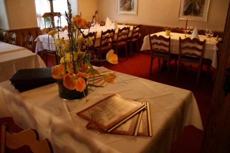 Hotel Zum Alten Schweizer Twann Kültér fotó